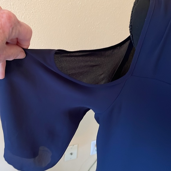 VIOLET & CLAIRE Elegent blue sheer blouse with open shoulder sz large - Picture 4 of 4